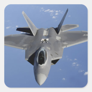 Adesivo Quadrado Um raptor F-22 move-se na posição para receber f