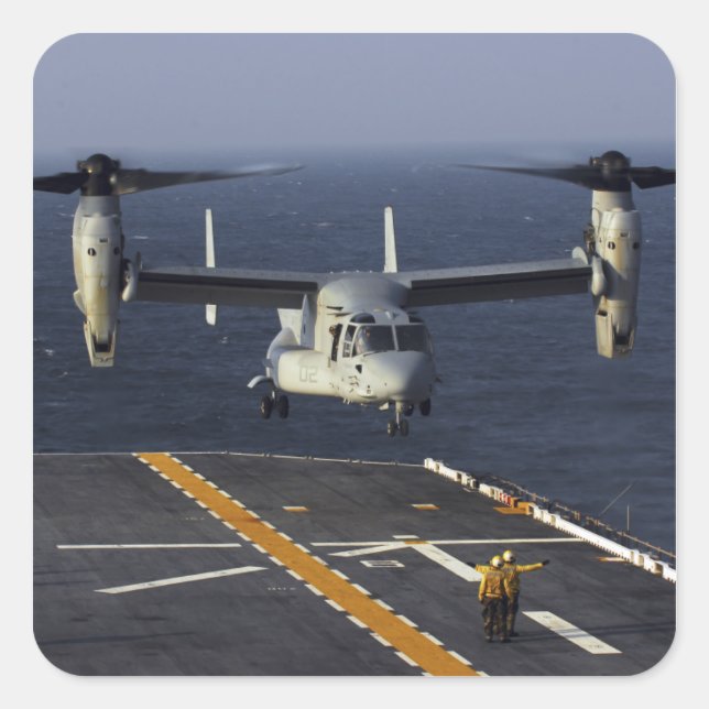 Adesivo Quadrado Uma aeronave V-22 Osprey prepara-se para aterrar (Frente)