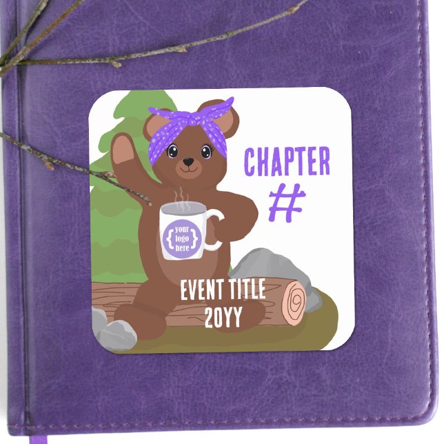 Adesivo Quadrado Urso de Acampamento, Clube de Juventude Bandana Ro (teddy bear scout camping camp cabin purple logo girls troop club sticker party favor branded label)
