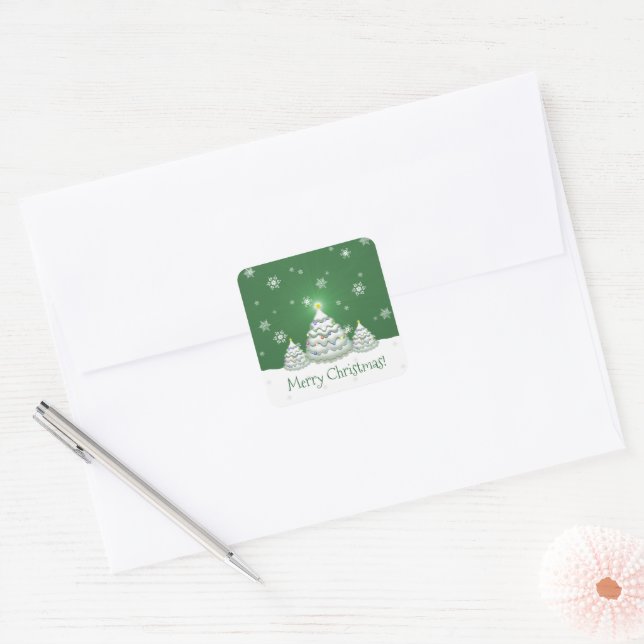 Adesivo Quadrado Vinheta verde de árvore de Natal Snowy (Envelope)