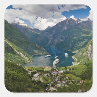 Adesivo Quadrado Vista da Noruega a Geiranger de Flydalsjuvet