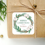 Adesivo Quadrado Winter Greenery Wreath Merry Christmas Watercolor<br><div class="desc">Este adesivo personalizado apresenta uma camada aquosa de verde e verde-marrom de inverno,  incluindo pinheiro e algodão. As palavras "Feliz Natal" aparecem na letra verde da serifa. Personalize o design com seu nome familiar em itálico marrom.</div>
