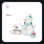 Adesivo Quadrado Winter Snowman Christmas To From Customable<br><div class="desc">As palavras "Para" e "De" e um boneco de neve de inverno próximo a trenós com presentes de Natal e um pássaro fofo destacam esses adesivos de presentes de Natal.</div>