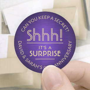 Adesivo QUALQUER Aniversário Surpresa Bruta Roxo e Dourada