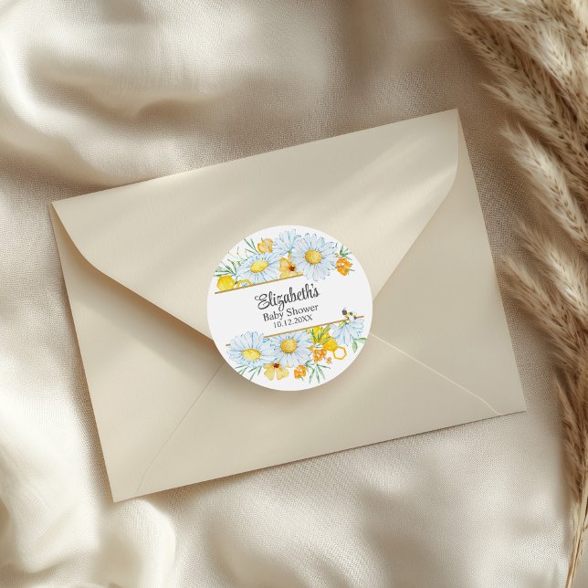 Adesivo Querida Bee Chá de fraldas de flores silvestres (Honey Bee Wildflowers Baby Shower Classic Round Sticker on an elegant envelope.)