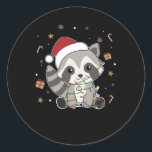 Adesivo Raccoon Christmas Snow Winter Raccoons<br><div class="desc">O racon a suavidade com luzes de fada. Animais engraçados com presentes e neve até as férias. Também é engraçado para o Natal em julho. Os guaxinins são animais doces e perfeitos para o Natal.</div>