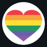 Adesivo Rainbow Heart<br><div class="desc">Este adesivo redondo tem um coração com um design de orgulho arco-íris. Mostre suas cores verdadeiras,  apoie a igualdade do casamento e comemore a orgulho gay.</div>