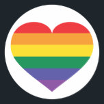 Adesivo Rainbow Heart<br><div class="desc">Este adesivo redondo tem um coração com um design de orgulho arco-íris. Mostre suas cores verdadeiras,  apoie a igualdade do casamento e comemore a orgulho gay.</div>