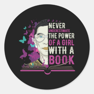 Adesivo RBG nunca subestima garota com livro