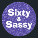 Adesivo Real Blue Glitter 60 e Sassy 60th Birthday<br><div class="desc">Celebrar o estilo de fazer 60 anos com este moderno design de 60 anos sobre um fundo azul real de brilho. As palavras 60 e sassy são usadas na tipografia moderna. Se precisar de ajuda ou produtos correspondentes, entre em contato conosco através da nossa loja. Estamos felizes em ajudá-lo a...</div>