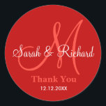 Adesivo Red Obrigado Monograma Vinheta<br><div class="desc">Vinhetas iniciais com noiva e nome noivo, data de casamento e obrigado mensagem para expressar sua gratidão no dia do seu casamento ou em qualquer ocasião especial. Este adesivo de casamento monograma está em cor vermelha. Mais cores estão disponíveis para sua escolha. Você também pode personalizar a cor e a...</div>