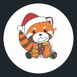 Adesivo Red Panda Christmas Snow Winter Animais Pandas<br><div class="desc">O panda vermelho para suavidade com luzes justas. Animais engraçados com presentes e neve até as férias. Também é engraçado para o Natal em julho. Os Pandas Vermelhos são animais doces e perfeitos para o Natal.</div>