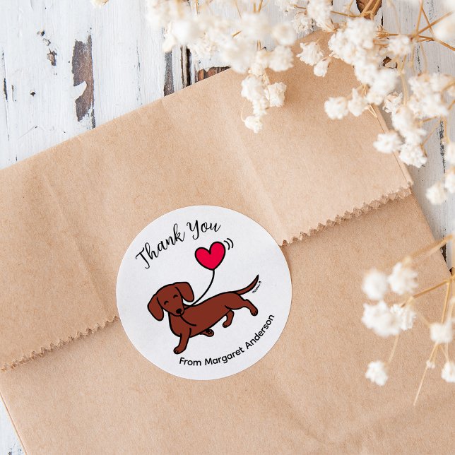 Adesivo Red Smooth Haired Dachshund Sorria Obrigado (Red Smooth Haired Dachshund Smiling Red Heart Balloon Thank You Sticker.  Cute Sausage Dog Cartoon.)