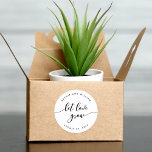 Adesivo Relaxe Script Deixe O Amor Crescer Favor De Casame<br><div class="desc">O adesivo de favor de casamento com as palavras "deixe o amor crescer" em uma escrita cursiva relaxada em preto contra um fundo branco. Personalize-o substituindo o texto do marcador de posição. Para obter mais opções, como alterar a fonte e seu tamanho/cor, expanda a curva/contrato ou o espaçamento entre letras,...</div>