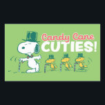 Adesivo Retangular Amendoins | Candy Cane Cuties<br><div class="desc">As designs de Natal de Charles Schulz,  que incluem os amendoins,  capturam a essência da inocência infantil e o espírito que anima a época de férias.</div>