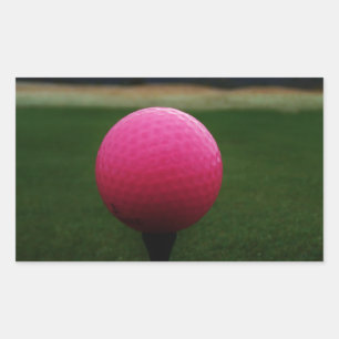 Adesivo Retangular Bola de Golfe Rosa em campo de golfe na montanha