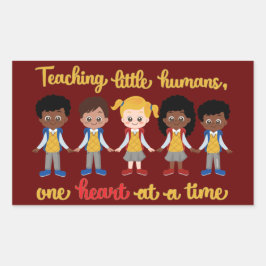 ADESIVO RETANGULAR ENSINANDO PEQUENOS HUMANOS UM CORAÇÃO DE CADA VEZ