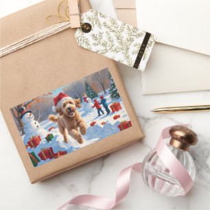 Adesivo Retangular Goldendoodle Correndo na Neve com Chapéu de Natal