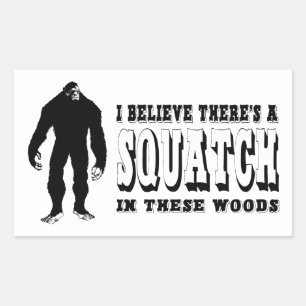 Adesivo Retangular Há um Squatch nestas madeiras! Vidas de Bigfoot