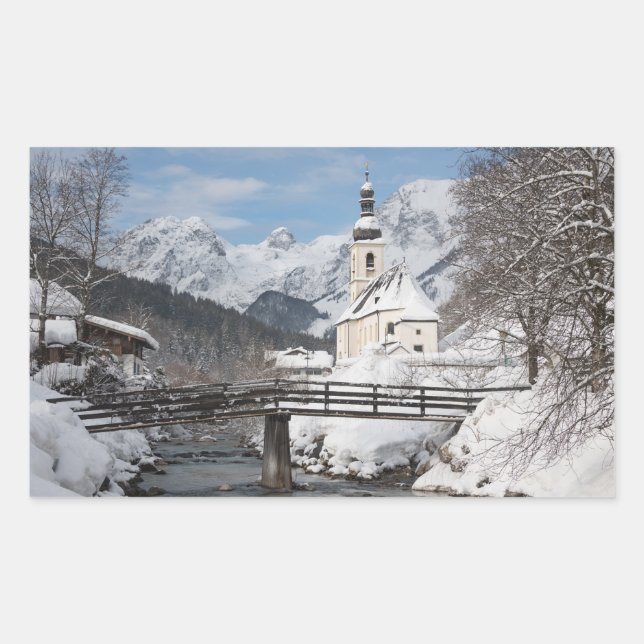 Adesivo Retangular Igreja na neve com montanhas alpinas no inverno (Frente)