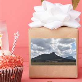 Adesivo Retangular Monta Sturgeon e Abrupto Sob Nuvens Dramáticas