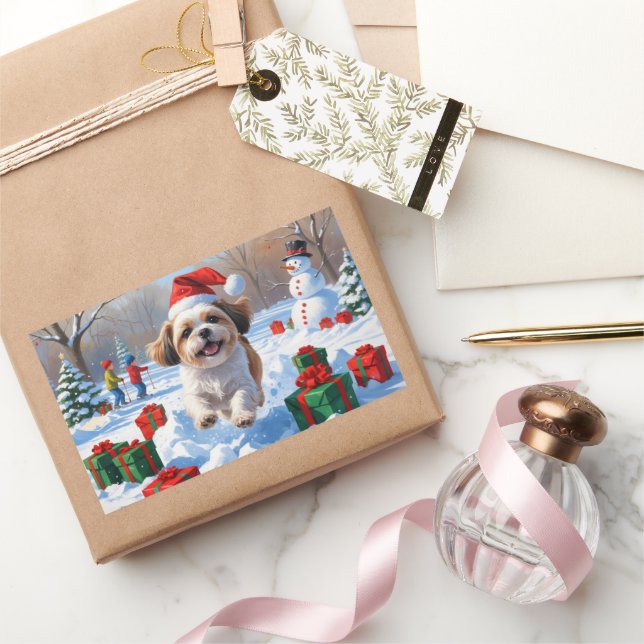 Adesivo Retangular Shih Tzu Correndo na Neve com Chapéu de Natal (Presentear)