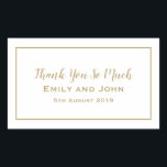 Adesivo Retangular Simples Tipografia Dourada e Favor de Casamento de<br><div class="desc">Bastantes adesivos para seus favores de casamento para combinar com a coleção de casamento Dourada minimalista. Personalize facilmente o texto e você pode alterar as cores de fundo e texto,  se desejar.</div>