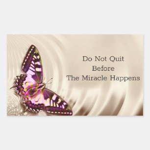 Adesivo Retangular Uma borboleta cor-de-rosa sobre um fundo de natas