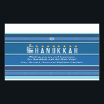 Adesivo Retangular Velas de Chanucá Striped<br><div class="desc">Uma menorah é produzida usando a tipografia neste adesivo de Hanukkah listrado. A palavra "Happy" está do seu lado servindo como o Shamash, enquanto as outras letras que soletram "Chanucá" servem como as oito velas Chanucá. O fundo listrado tonal azul lembra um talento. Adicione uma mensagem pessoal abaixo. Excelente como...</div>