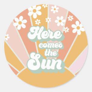 Adesivo Retro Aqui vem o Sol Daisy boho aniversário
