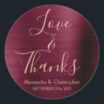 Adesivo Rosa Gold Foil Love & Obrigados<br><div class="desc">Roxo Borgonha - Cranberry Marsala e o Script de Tipografia Rosa Dourada Faux Faux Foil Metallic Elegant Love and Obrigados - Obrigado Por Favor Sticker que pode ser usado como um Selo de Envelope para um Outono ou Casamento outono. Este adesivo pode ser personalizado para incluir seu nome e data...</div>