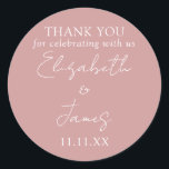 Adesivo Rosa Poeira Elegante Letra de Casamento Agradecime<br><div class="desc">Este adesivo de agradecimento de casamento com letra elegante minimalista rosa poeira pode ser personalizado com suas informações em tipografia chic. Desenhado por Thisisnotme©</div>