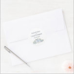 Adesivo Rosas Azuis Dusty e Buquês Brilhantes Casamento Si<br><div class="desc">Estes belos adesivos de casamento são perfeitos como etiquetas de presentes ou selos de envelopes. Eles apresentam um belo design bóho com um aglomerado ou buquê de rosas pintados manualmente de aquarela, flores e folhagem de jardim em tons de azul empoeirado e verde-dsage. Há espaço para os nomes do casal...</div>