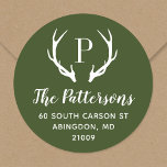 Adesivo Rótulo de Endereço de Retorno do Monograma Russo A<br><div class="desc">Etiquetas de endereço redondo personalizadas personalizadas com o monograma e o endereço da sua família. Esta design rusticidade moderna mostra seu monograma inicial com galhadas de veados em cores verdes e brancas de caça. Use as ferramentas de design para alterar a cor e as fontes do plano de fundo para...</div>