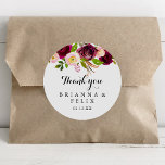 Adesivo Rustic Blush Burgundy Obrigado Favor De Casamento<br><div class="desc">Este obrigado ruidoso e brilhante que o teu casamento favorece o adesivo redondo clássico é perfeito para um casamento simples. O design apresenta flores cor-de-água, cor-de-rosa, esbranquiçada, vermelha, burgundy e bordo, com folhagem verde. Faça com que a etiqueta do adesivo seja sua, incluindo seus nomes, o evento (se aplicável) e...</div>