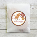 Adesivo Rustic Falling Deixa O Monograma De Casamento De C<br><div class="desc">A rodada russa e elegante caiu no temor do monograma do casamento. A nossa papelaria de casamento "Falling Leaves" apresenta folhagem de outono saturada e espirais de rolagem. As cores incluem laranja, cobre, marrom, vermelho e ouro. Cartão de Resposta - Estilo 1: Cartão de Resposta - Estilo 2 (inclui opções...</div>
