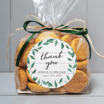 Adesivo Rustic Greenery Obrigado<br><div class="desc">Este obrigado rústico que você cola mostra o Ruscus italiano com as palavras "obrigado você" em um roteiro de tendências, tudo contra um fundo de madeira pálida. Personalize-o substituindo o texto do marcador de posição no modelo para adicionar suas informações. Para obter mais opções, como alterar a fonte e seu...</div>