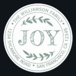 Adesivo Rustic Modern Christmas Joy Return Address Green<br><div class="desc">O adesivo de endereço redondo da família natalícia com seu nome e endereço na pografia empoeirada de na moda verde apresenta o texto JOY na tipografia manuscrita com um toque na moda de folhagem rústica. Basta adicionar seu nome e endereço. Desenvolvido exclusivamente para você pelo Happy Dolphin Studio. Se precisar...</div>