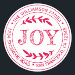 Adesivo Rustic Modern Christmas Joy Return Address Red<br><div class="desc">O adesivo de endereço de volta redondo da família natalícia com seu nome e endereço na tipografia de na moda de tinta vermelha apresenta o texto JOY na tipografia manuscrita com um toque de na moda da folhagem rústica. Basta adicionar seu nome e endereço. Desenvolvido exclusivamente para você pelo Happy...</div>