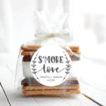 Adesivo Rustic Wedding S'more Love Favor<br><div class="desc">Estes bonitos adesivos são perfeitos para favores de chá de fraldas,  favores de chá de panela,  festas de aniversário e casamentos. Veja a coleção inteira para mais itens correspondentes!</div>