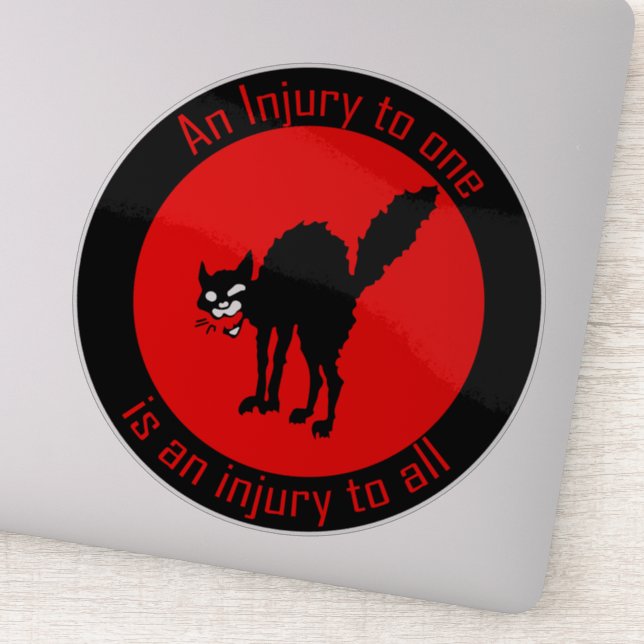 Adesivo Sabo Tabby An Injúri to One é um ferimento para to (Detalhe)