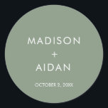 Adesivo Sage Green Minimalista Wedds Favores<br><div class="desc">Sage Green Minimalist Wedding Favorece Classic Round Sticker . Estes adesivos são perfeitos para adicionar favores ou qualquer outra parte do seu casamento.</div>