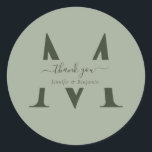 Adesivo Sage Green Monogramas Favor do Casamento Obrigado<br><div class="desc">Obrigado de casamento do monograma verde moderno,  personalizado,  que você cola com o guião moderno. Personalizar facilmente online. Itens correspondentes disponíveis para complementar estas etiquetas de casamento elegantes de monograma.</div>