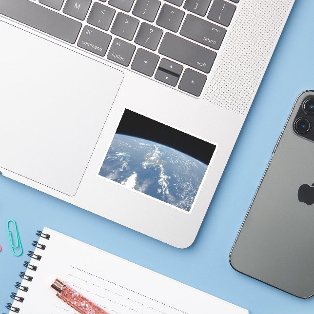 Adesivo Saharan Dust soprando Westward No Atlântico. (Notebook com iPhone)