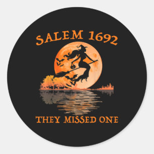 Adesivo Salem 1692 Eles Perderam Uma Bruxa Andando De Vass