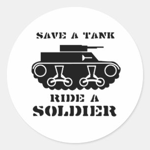 ADESIVO SALVE UM TANQUE. ANDAR DE MOTO COM UM SOLDADO.