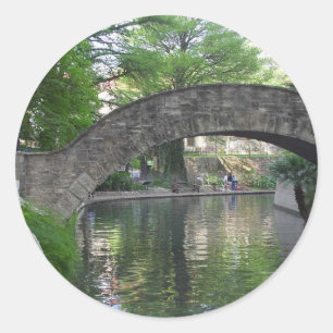 Adesivo San Antonio constrói uma ponte sobre Riverwalk