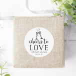 Adesivo Saúde ao Favor do Casamento<br><div class="desc">Rotule seus favores de vinho, champanhe ou espíritos com esses adesivos personalizados de favoritos de casamento, com um par de flautas de champanhe unidas por um coração efervescente com "aplausos para amar" em escrita de caligrafia e tipografia de blocos de safra. Personalize essas selas brancas e pretas, mas elegantes, com...</div>