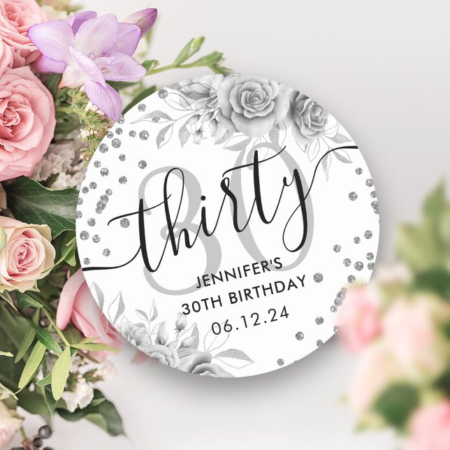 Adesivo Script de aniversário de 30 anos da Glitter Floral (Silver Floral Glitter 30th Birthday Script Classic Round Sticker)