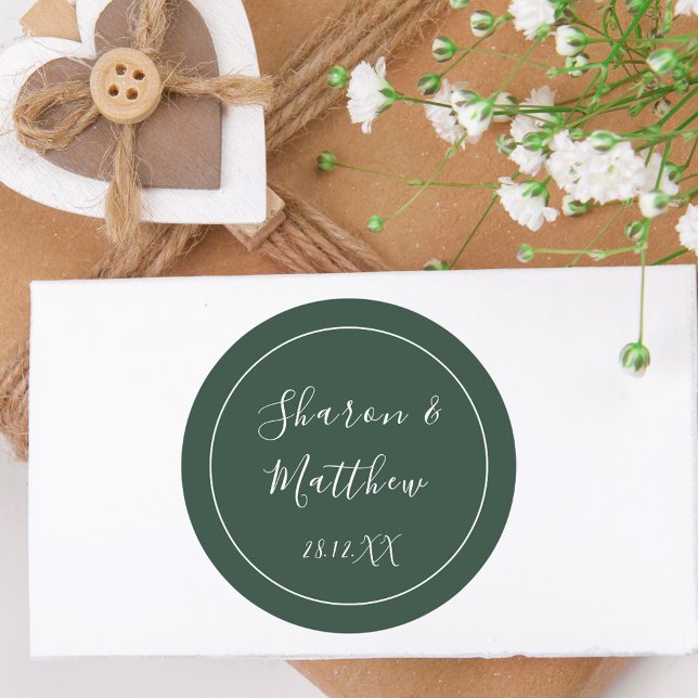 Adesivo Script de Caligrafia Verde Esmeralda para Presente (Calligraphy script favor sticker brings rich emerald charm to wedding celebration details.)